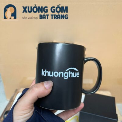 coc-su-bat-trang-in-logo-ky-niem-30-nam-thanh-lap-cong-ty-tnhh-khuong-hue-dang-tru-quai-c-mau-den (2)