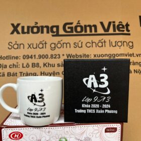 Cốc sứ Bát Tràng in logo Lớp 9A5 Khóa 2020-2024 Trường THCS Xuân Phương dáng lùn màu trắng XG-LS194