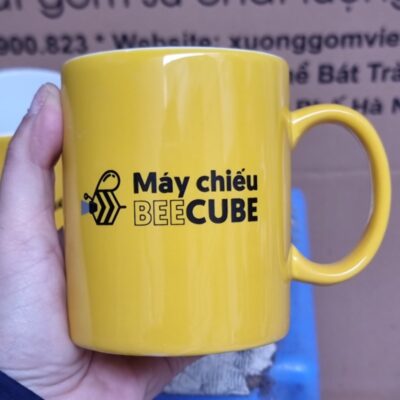 coc-su-bat-trang-in-logo-may-chieu-beecube-dang-tru-quai-chu-c-mau-vang (5)
