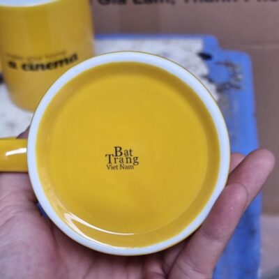 coc-su-bat-trang-in-logo-may-chieu-beecube-dang-tru-quai-chu-c-mau-vang (6)