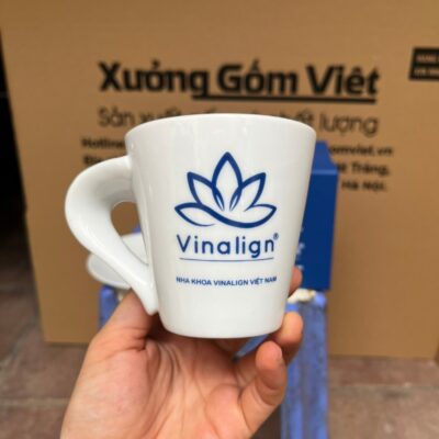 coc-su-bat-trang-in-logo-nha-khoa-vinalign-viet-nam-dang-vat-mau-trang-quai-xoan-co-kem-dia-lot (3)