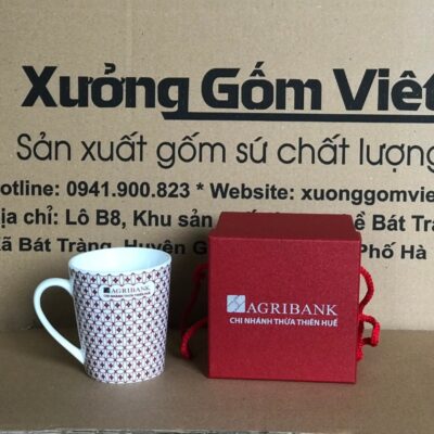 coc-su-trang-bat-trang-in-logo-agribank-chi-nhanh-thua-thien-hue-dang-vat-thap-hoa-tiet-hoa-do-in-quanh-coc (2)