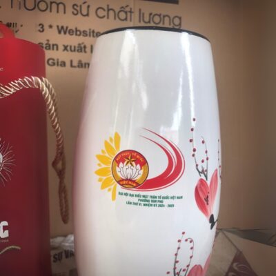 lo-hoa-gom-su-bat-trang-in-logo-dai-hoi-dai-bieu-mat-tran-to-quoc-viet-nam-phuong-tam-phu-dang-bom-hoa-tiet-hoa-dao-mau-trang (3)