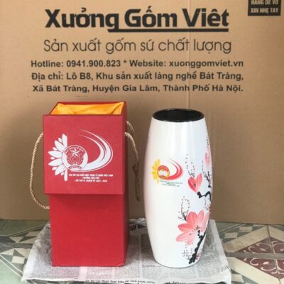 lo-hoa-gom-su-bat-trang-in-logo-dai-hoi-dai-bieu-mat-tran-to-quoc-viet-nam-phuong-tam-phu-dang-bom-hoa-tiet-hoa-dao-mau-trang