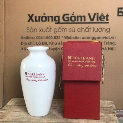 lo-hoa-gom-su-bat-trang-in-logo-ngan-hang-agribank-chi-nhanh-thua-thien-hue-dang-beo-hoa-tiet-canh-canh-dao-hong-chim-en-mau-trang (2)
