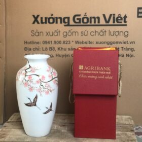 Bình hoa in logo dáng cổ rụt màu trắng họa tiết hoa đào chim én XG-LH53