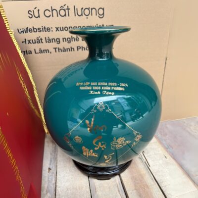 binh-hut-loc-gom-su-bat-trang-in-logo-bph-lop-9a5-khoa-2020-2024-truong-thcs-xuan-phuong-hoa-tiet-ly-ngu-vong-nguyet-mau-xanh-co-vit (2)