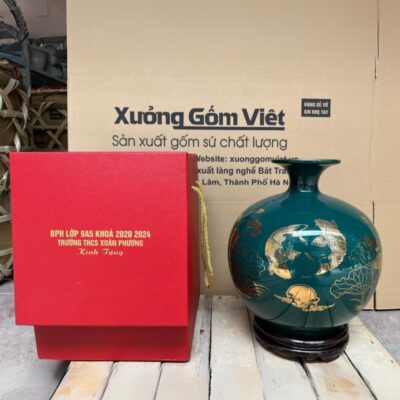 binh-hut-loc-gom-su-bat-trang-in-logo-bph-lop-9a5-khoa-2020-2024-truong-thcs-xuan-phuong-hoa-tiet-ly-ngu-vong-nguyet-mau-xanh-co-vit