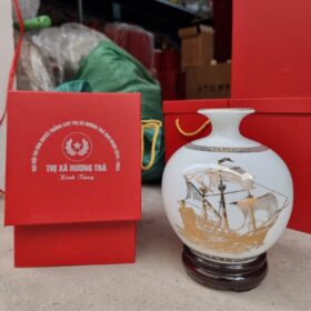 Bình hút lộc in logo đại hội màu trắng họa tiết thuận buồm xuôi gió vàng kim XG-BHL45