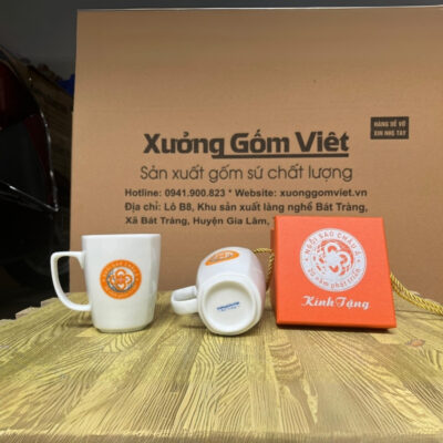 coc-su-bat-trang-in-logo-ngoi-sao-chau-a-dang-vuong-co-quai-mau-trang (2)