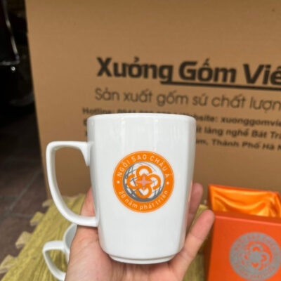 coc-su-bat-trang-in-logo-ngoi-sao-chau-a-dang-vuong-co-quai-mau-trang (3)