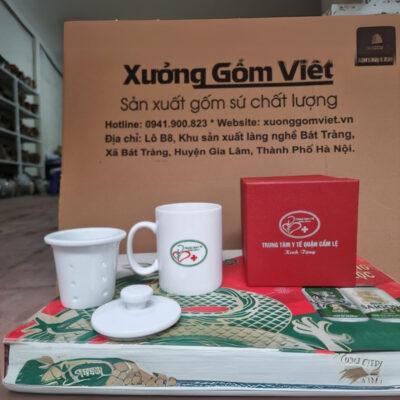 coc-su-bat-trang-in-logo-trung-tam-y-te-quan-cam-le-dang-tru-co-khung-loc-tra-kem-nap-day (2)