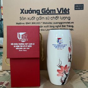 Lọ hoa Bát tràng in logo hội khóa màu trắng dáng bom họa tiết hoa đào XG-LH58