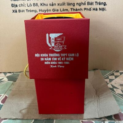 lo-hoa-gom-su-bat-trang-in-logo-hoi-khoa-truong-thpt-cam-lo-30-nam-tim-ve-ky-niem-nien-khoa-1991-1994-mau-trang-dang-bom-hoa-tiet-hoa-dao (4)