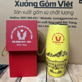 Lọ hoa gốm sứ Bát Tràng in logo dáng bom màu vàng họa tiết sen trắng XG-LH55