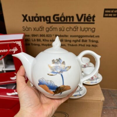 bo-am-chen-gom-su-bat-trang-in-logo-dai-hoi-mat-tran-to-quoc-viet-nam-huyen-nam-giang-dang-bau-tron-mau-trang-hoa-tiet-sen-vang-kim (4)