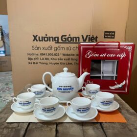 Bộ ấm chén gốm sứ Bát Tràng in logo sự kiện cưới hỏi màu trắng dáng bầu tròn XG-AC113