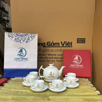 bo-am-chen-gom-su-bat-trang-in-logo-tony-group-dang-buoi-canh-mau-trang (2)