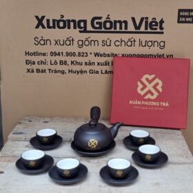 Bộ ấm chén tử sa Bát Tràng in logo màu nâu đất dáng bầu tròn quai chuôi XG-AC111