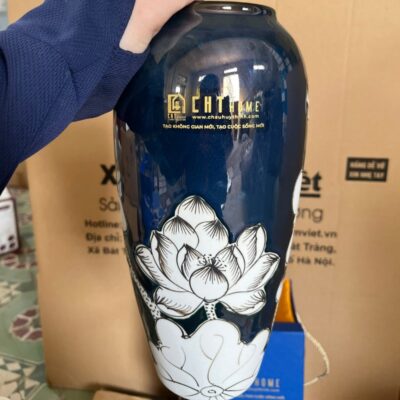 lo-hoa-bat-trang-in-logo-CHT-home-mau-xanh-hoa-tiet-sen-trang (3)