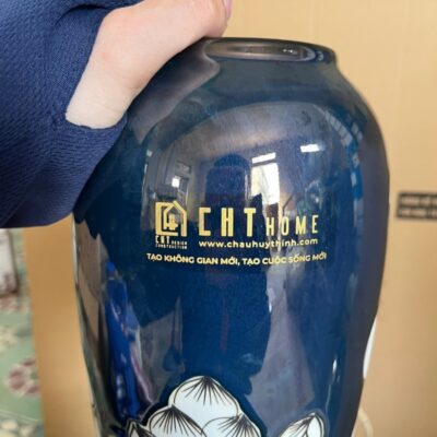 lo-hoa-bat-trang-in-logo-CHT-home-mau-xanh-hoa-tiet-sen-trang (4)