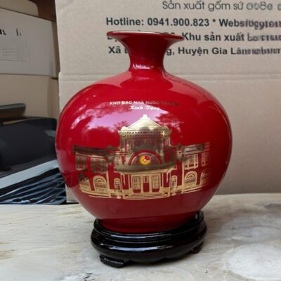 Bình hút lộc gốm sứ Bát Tràng in logo Kho Bạc Nhà Nước TP.HCM màu đỏ vẽ vàng kim